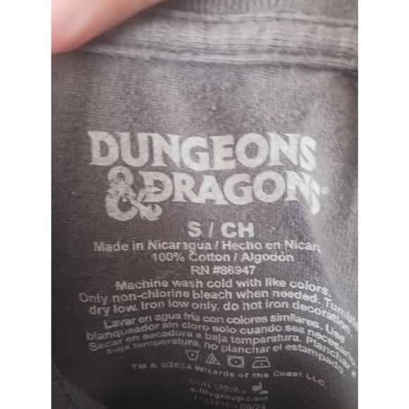 Adult small dungeons and drangons tee - Picture 3 of 3